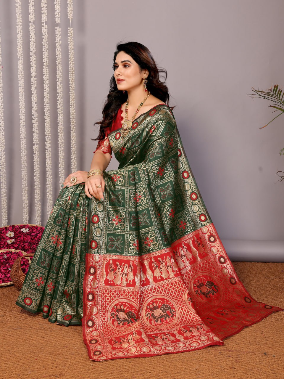 Most Magnificent Traditional Silk Saree With Rich Pallu