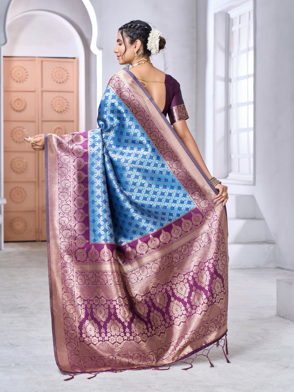 Most Gorgeous Banarasi Silk Saree With Rich Pallu