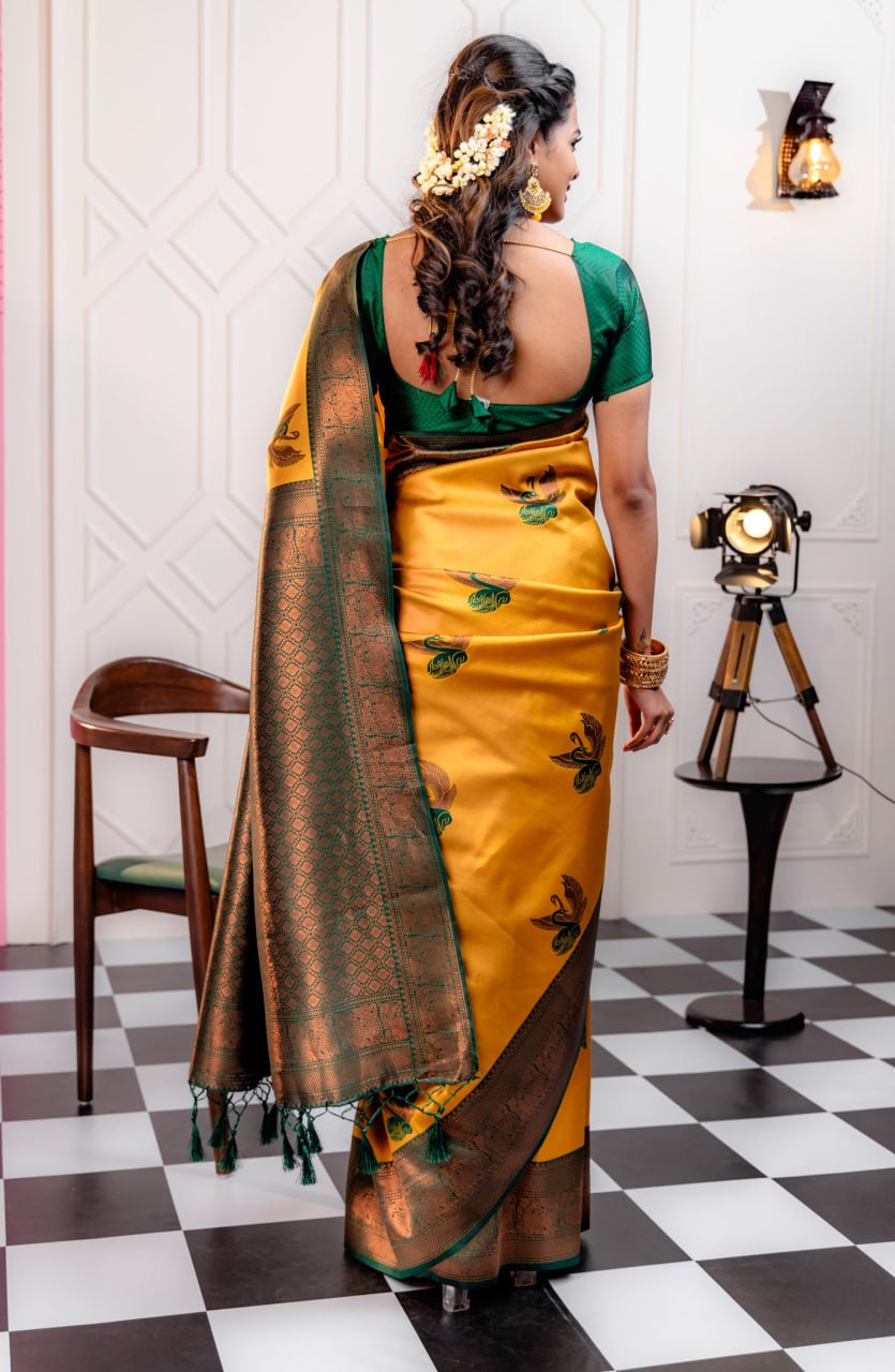Most Pleasing Banasari Silk Saree With Blouse