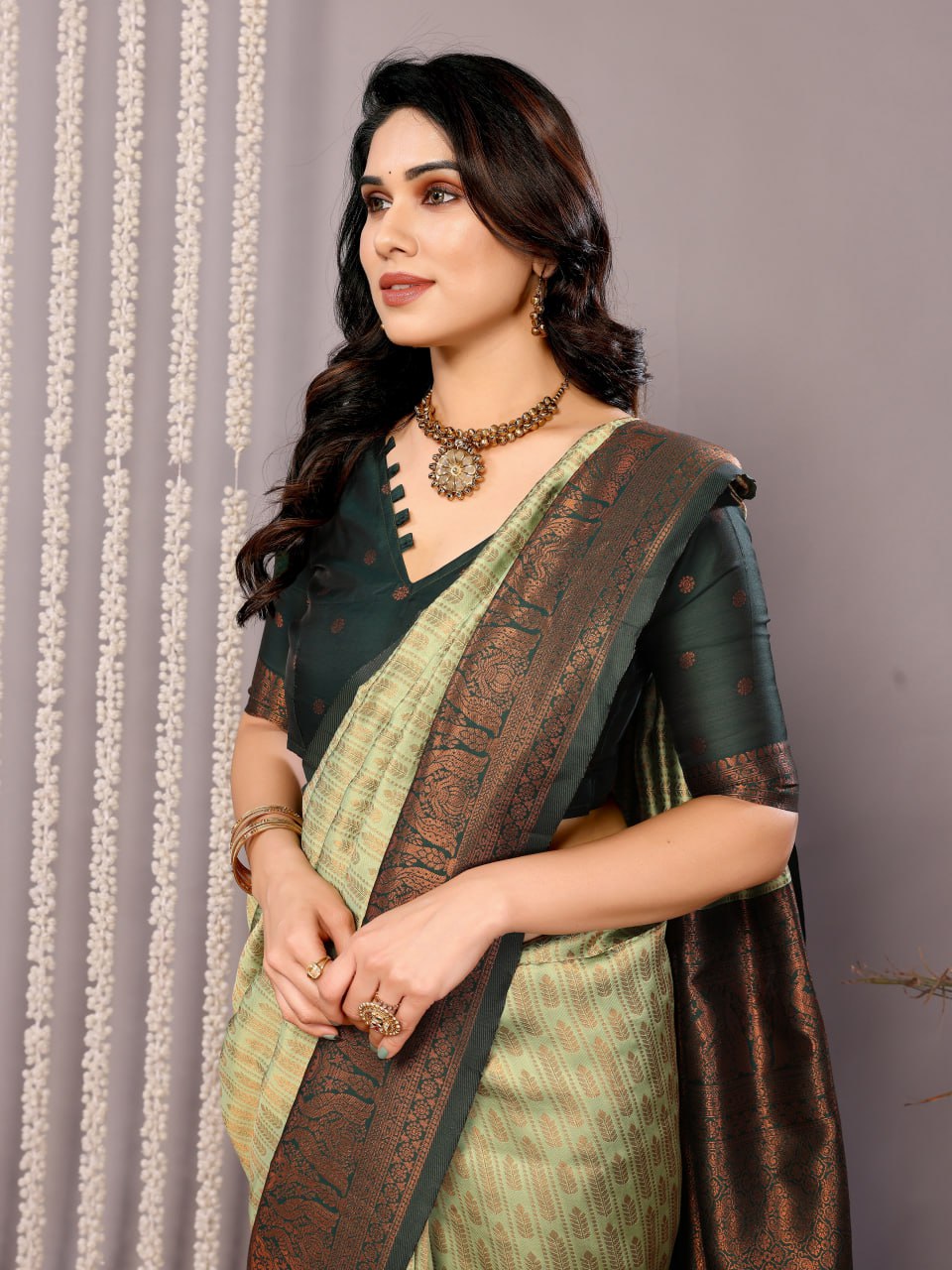 Most Glamorous Banasari Silk Saree With Blouse