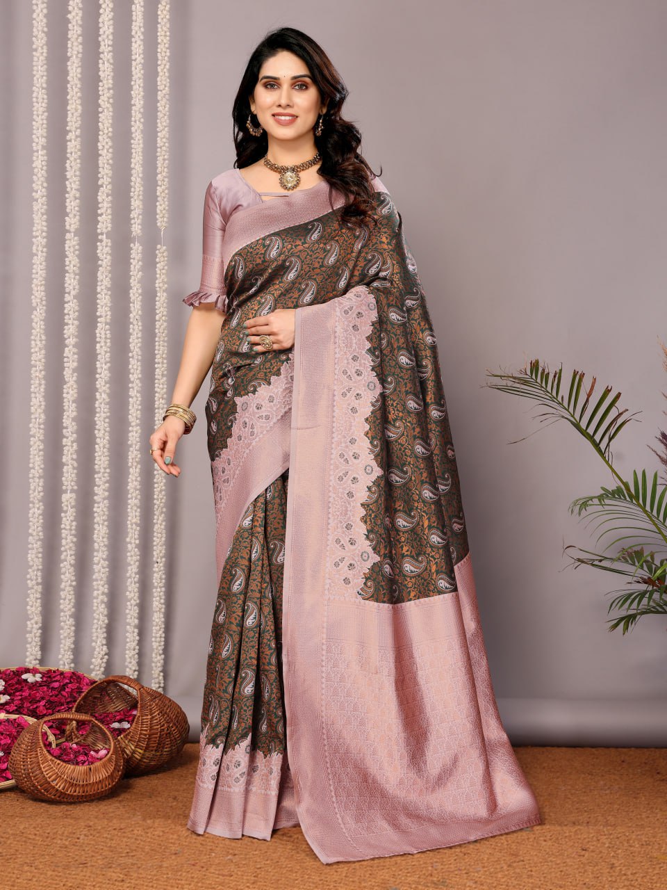 Most Ravishing Banasari Silk Saree With Blouse