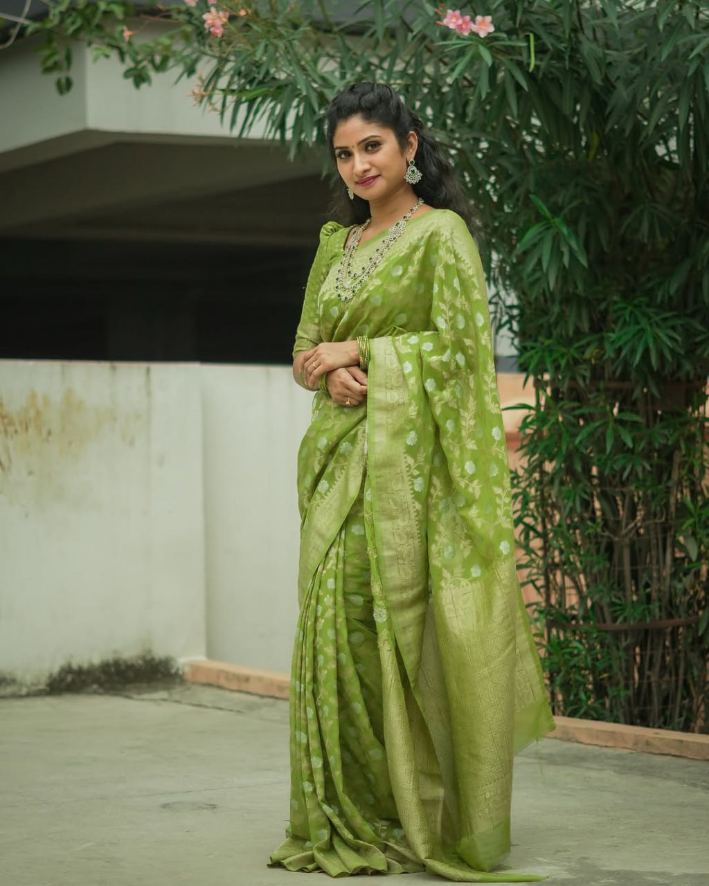 Most Stunning Banarasi Silk Saree With Rich Pallu