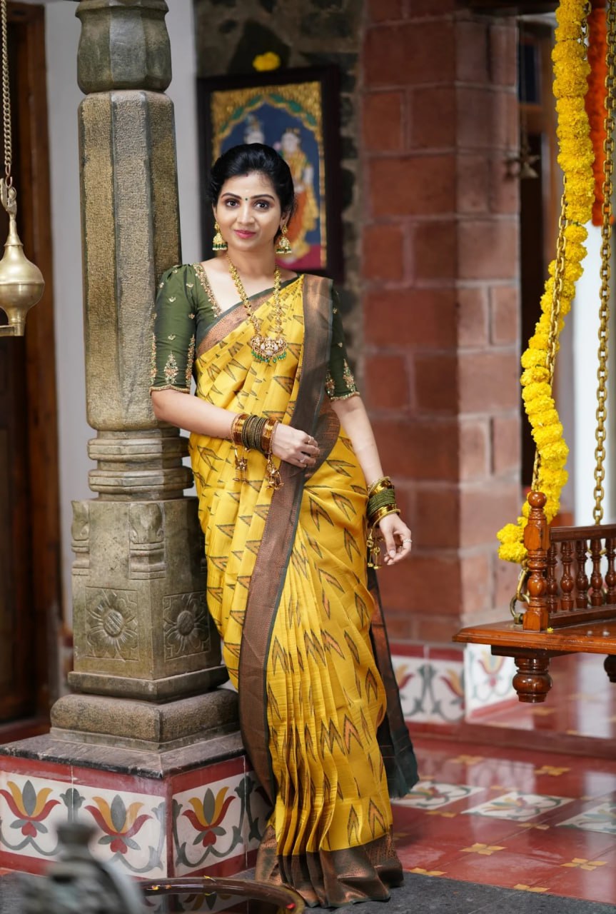 Most Lovely Banasari Silk Saree With Blouse