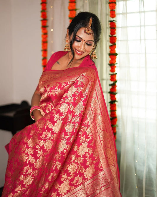 Most Gorgeous Banarasi Silk Saree With Rich Pallu