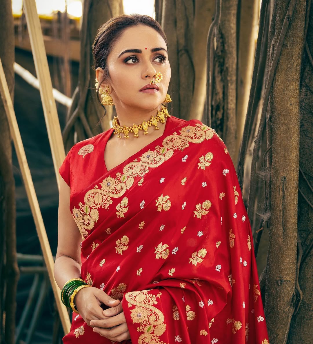 Most Ravishing Banarasi Silk Saree With Zari Weaving