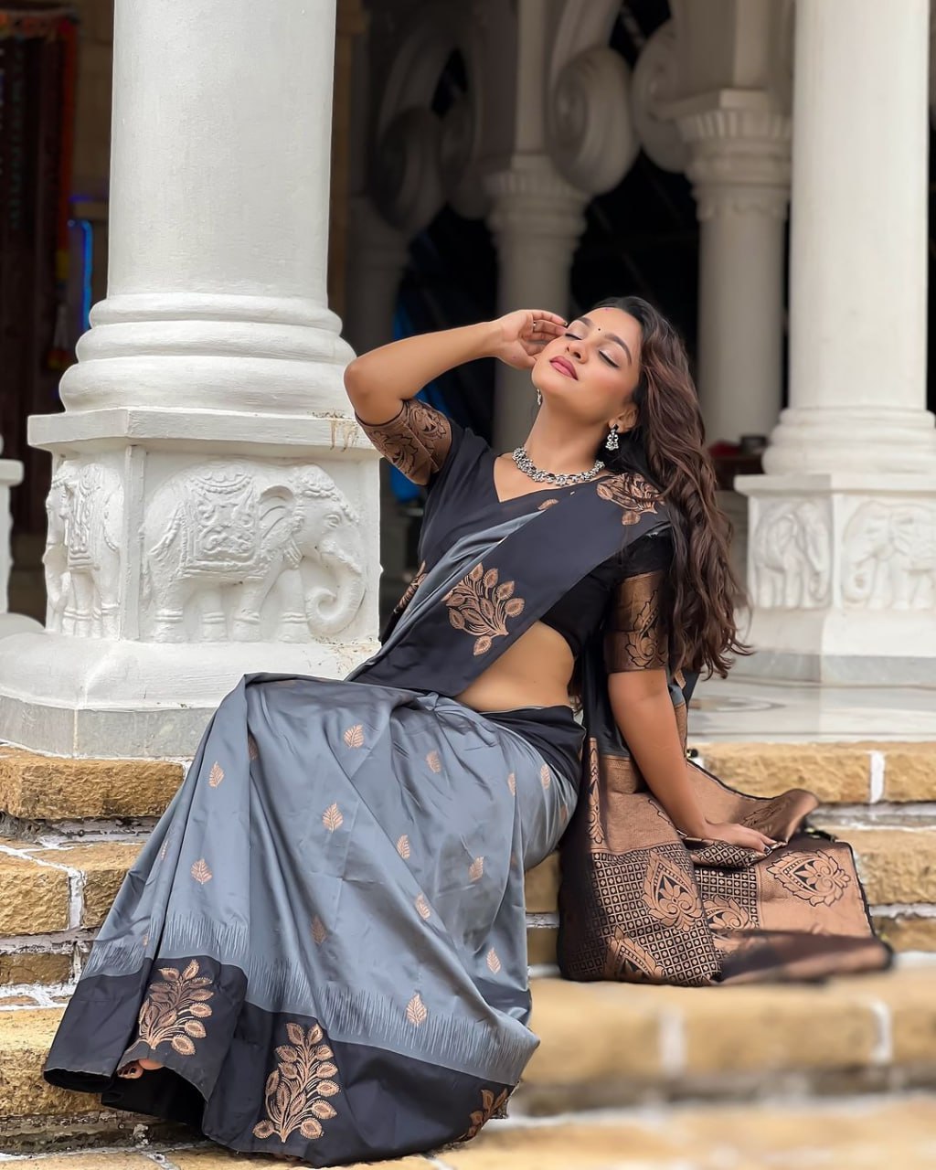 Most Good-Looking Banarasi Silk Saree With Zari Weaving