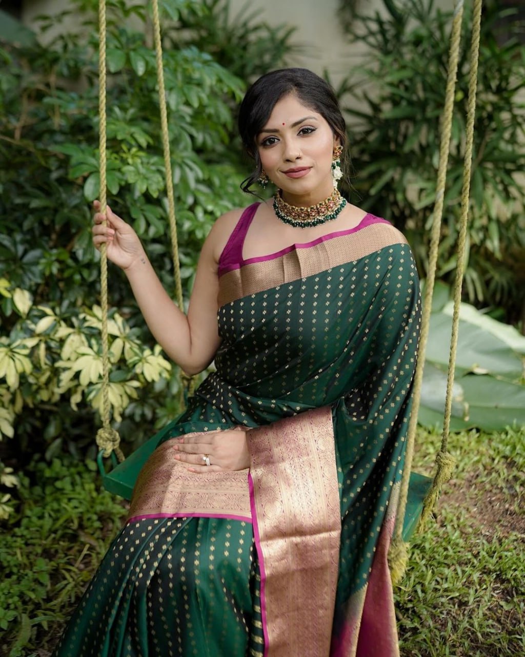 Most Gorgeous Banarasi Silk Saree With Rich Pallu