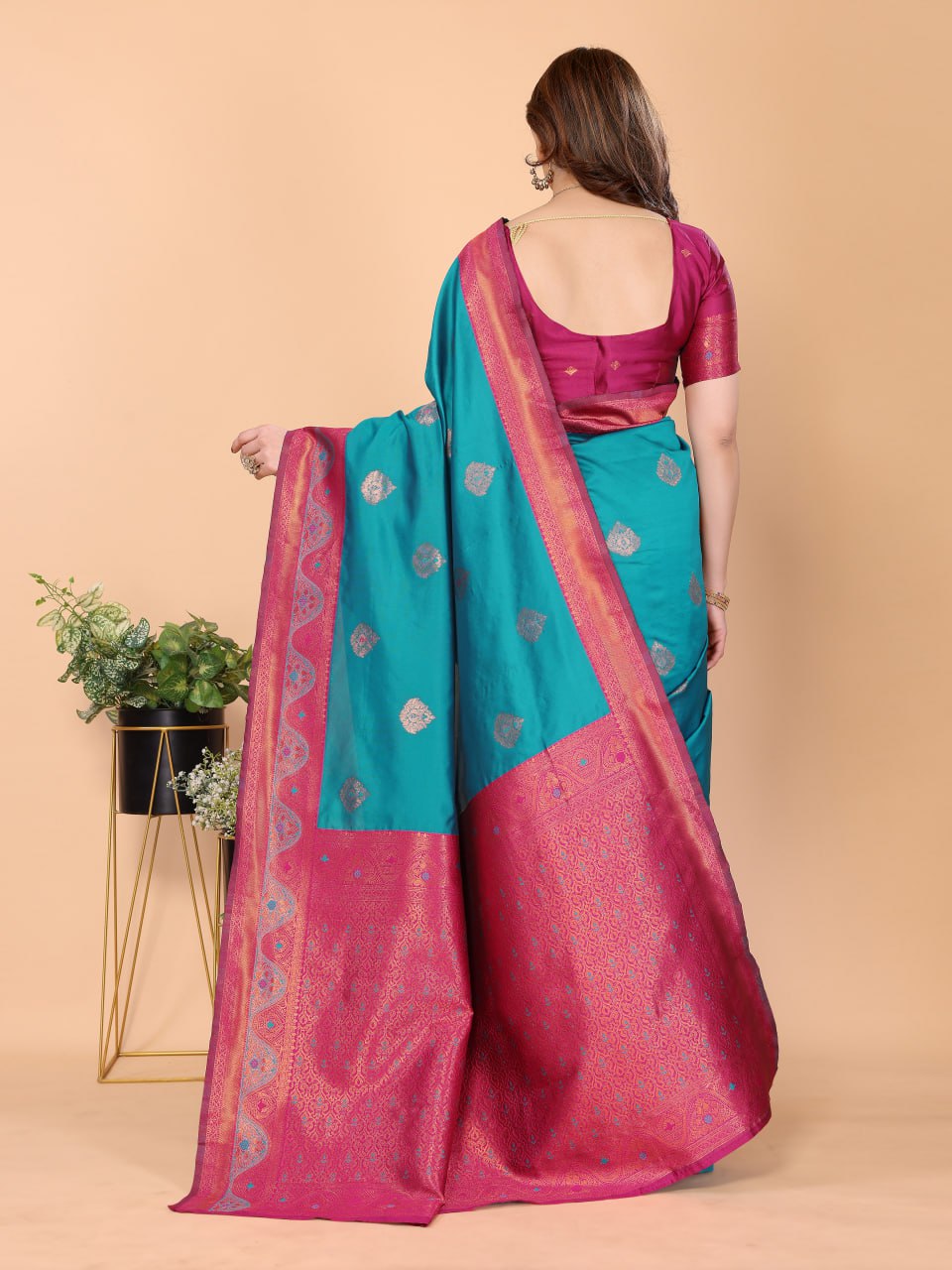 Most Engaging Banarasi Silk Saree with with Rich Pallu