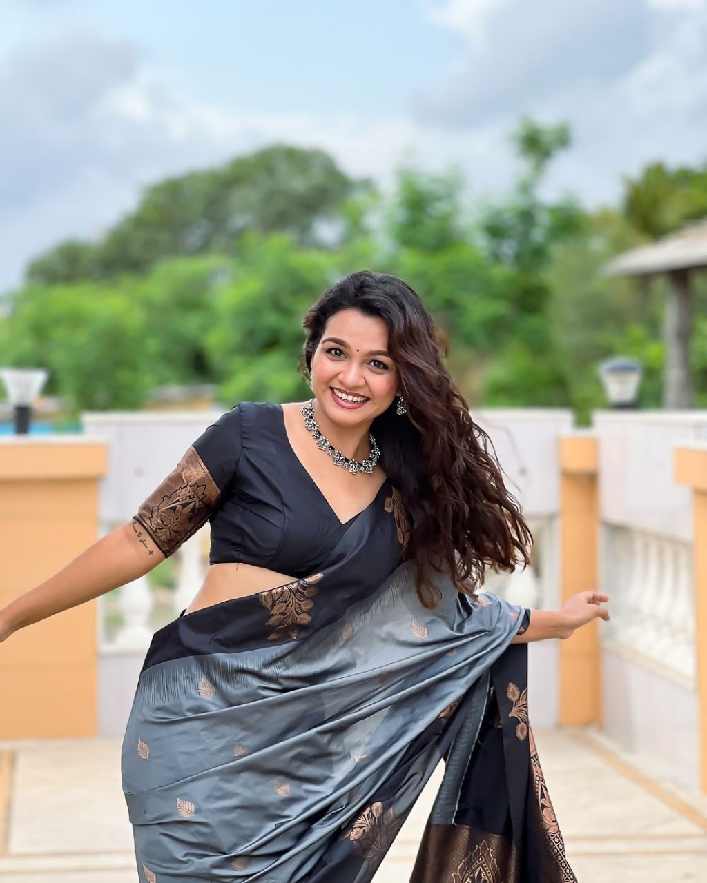 Most Good-Looking Banarasi Silk Saree With Zari Weaving