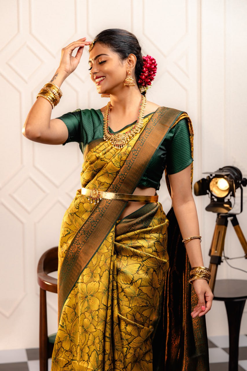 Most Pleasing Banasari Silk Saree With Blouse