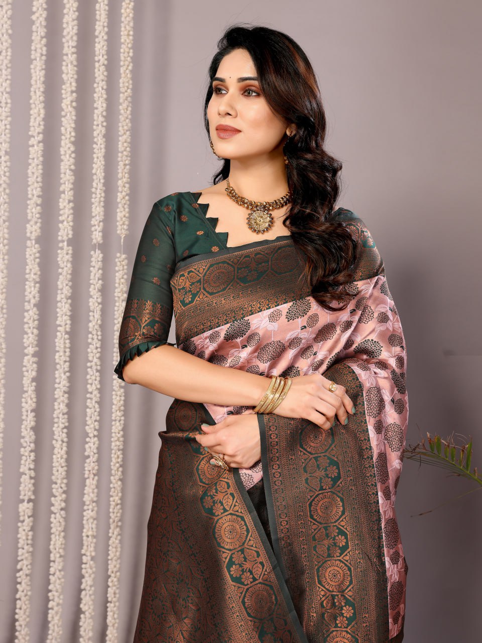 Most Prepossessing Banasari Silk Saree With Blouse