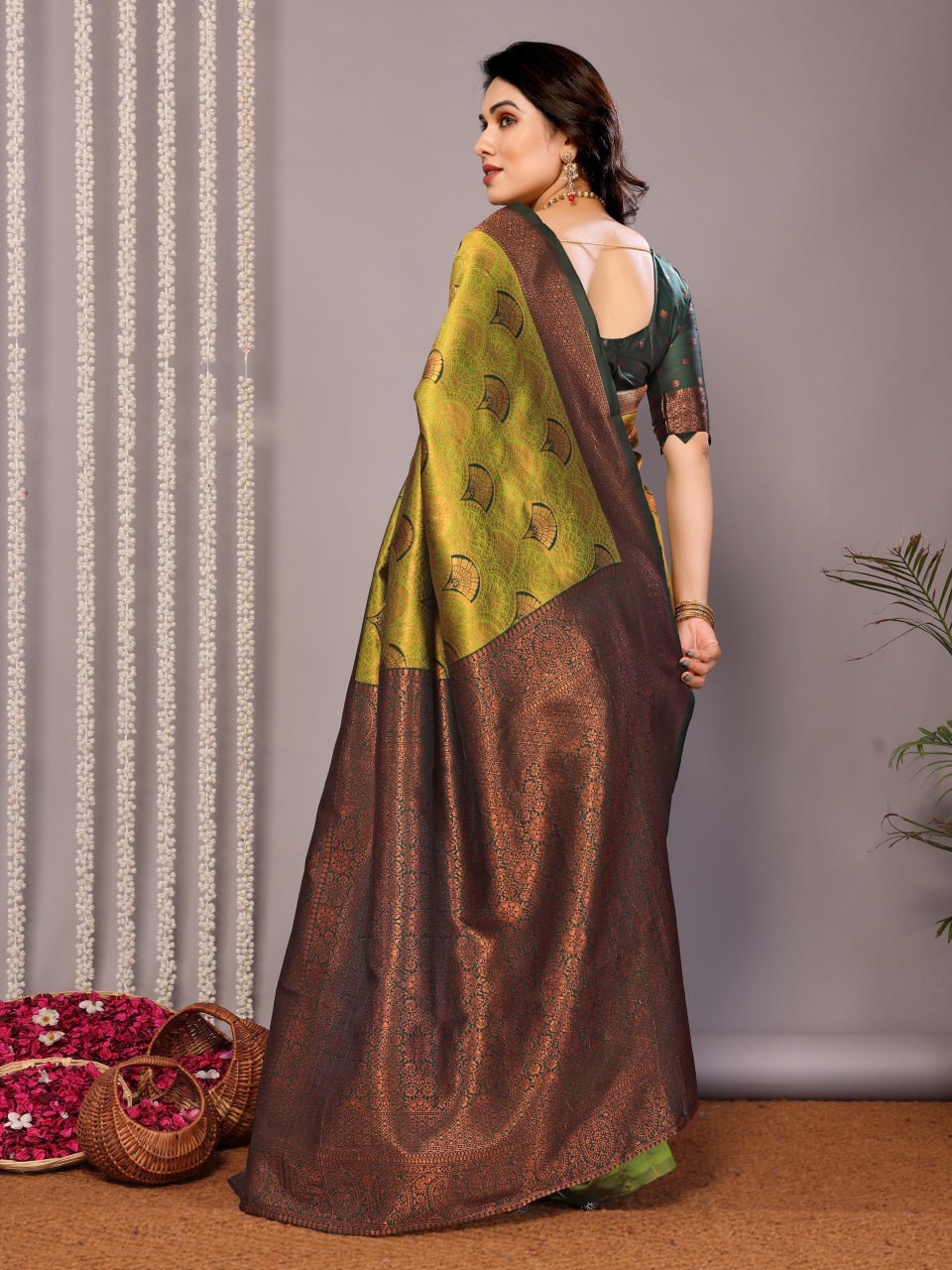 Most Appealing Banasari Silk Saree With Blouse