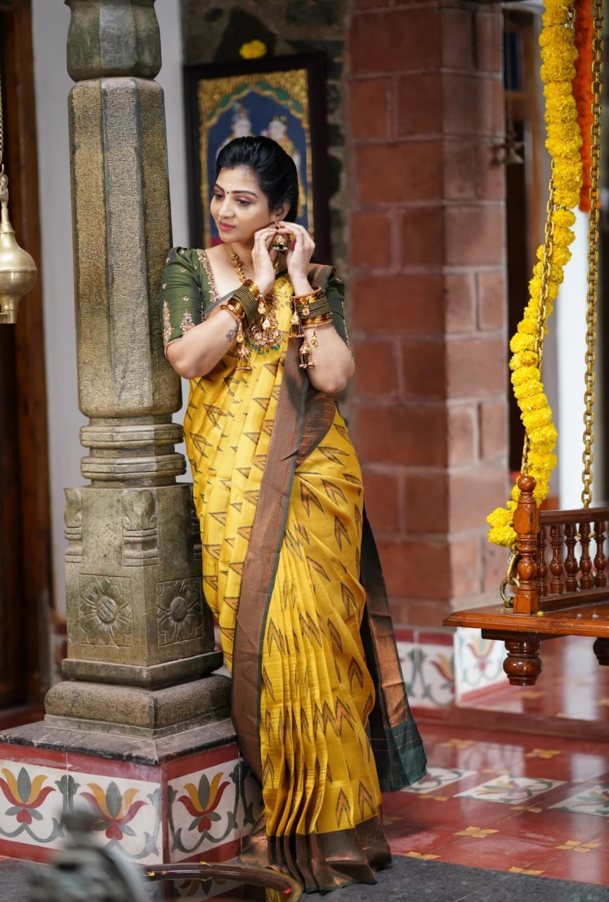Most Lovely Banasari Silk Saree With Blouse