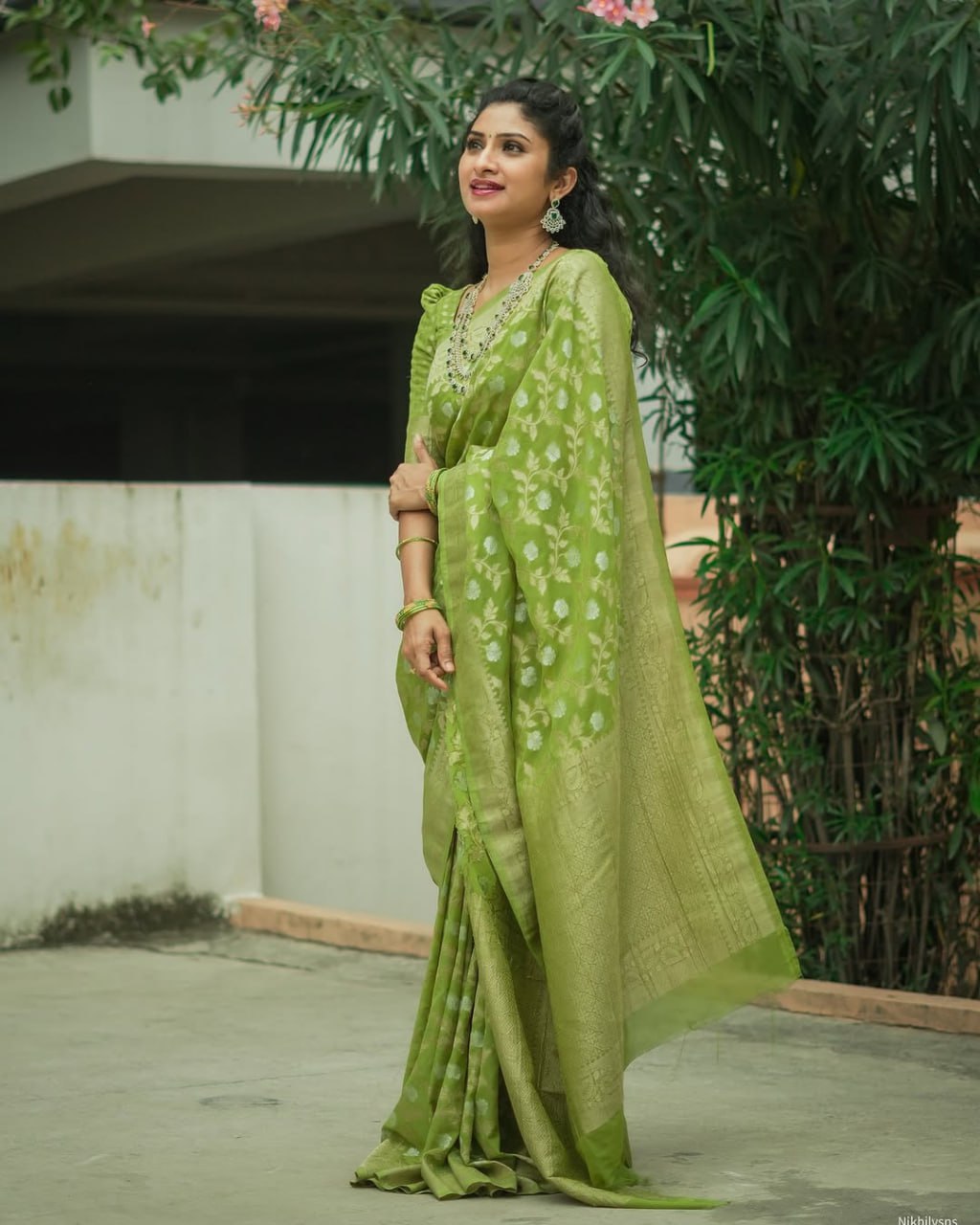 Most Stunning Banarasi Silk Saree With Rich Pallu