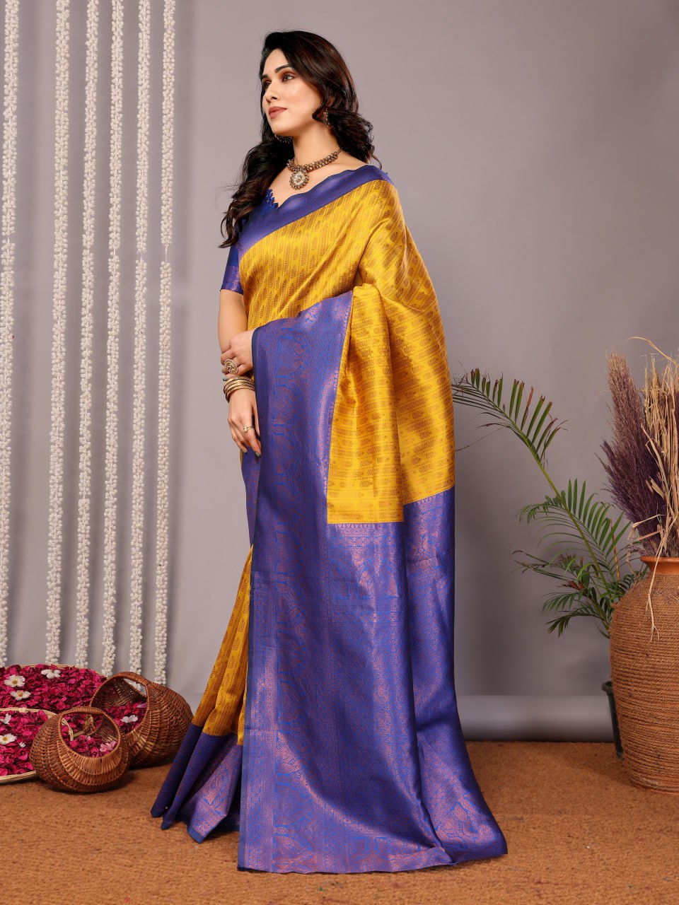 Most Glamorous Banasari Silk Saree With Blouse