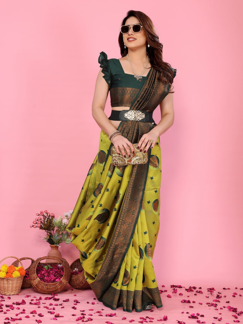 Most Pleasing Banasari Silk Saree With Blouse