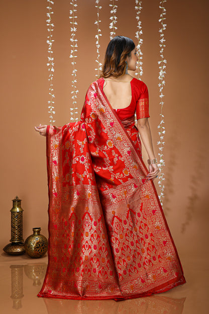 Graceful Zari Weaving Soft Silk Saree With stunning  Blouse Piece