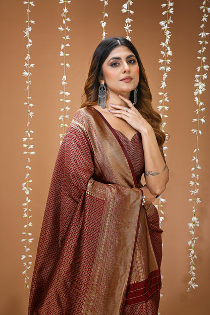 Heavenly Soft Silk Saree With Charming Blouse Piece