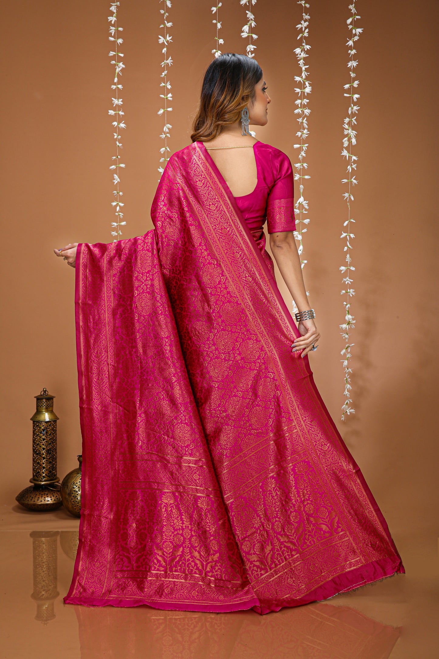 Very Good-looking soft Silk Saree With Zari Weaving