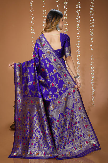 Graceful Zari Weaving Soft Silk Saree With stunning  Blouse Piece