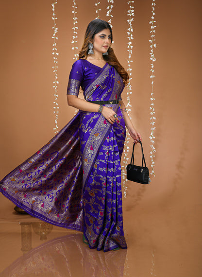 Graceful Zari Weaving Soft Silk Saree With stunning  Blouse Piece