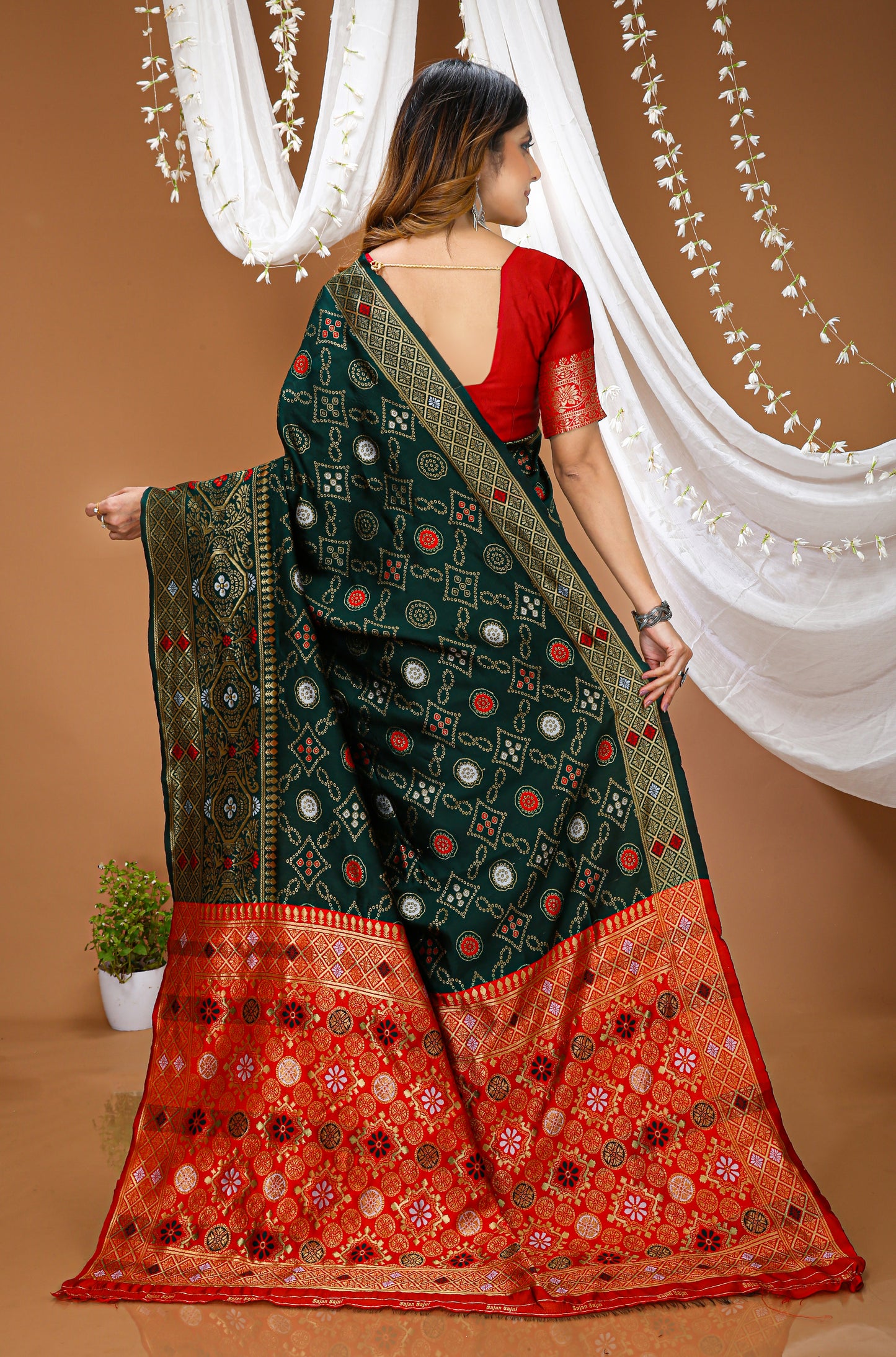 Very charming Soft Silk Saree With Zari Weaving