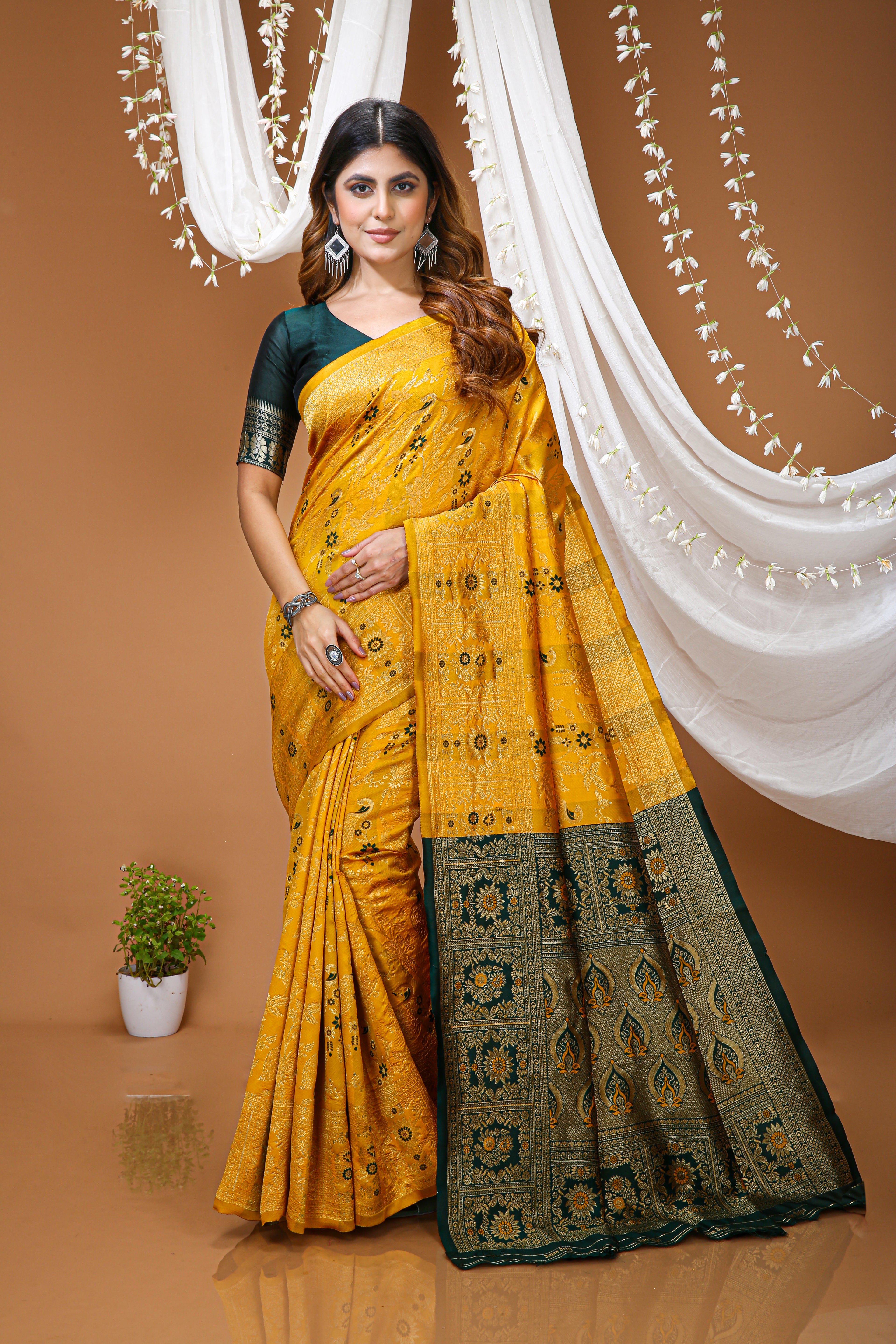 Elegant Zari Weaving Soft Silk Saree With Blouse Piece