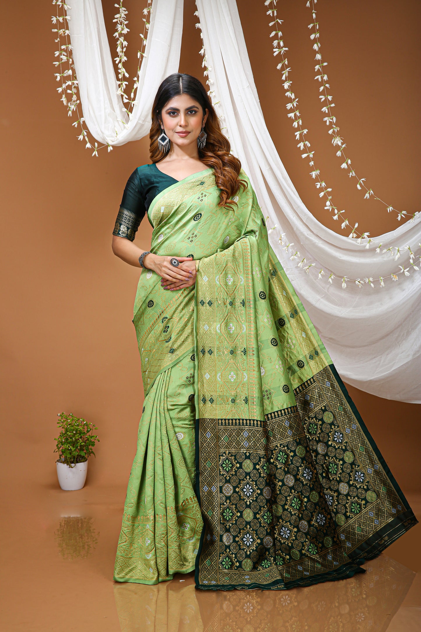 Very charming Soft Silk Saree With Zari Weaving