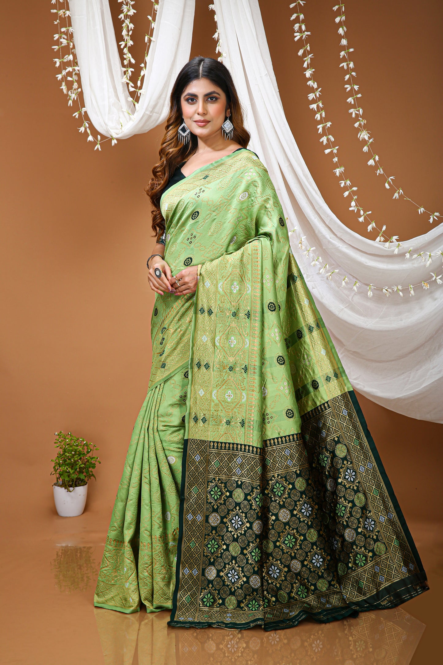 Very charming Soft Silk Saree With Zari Weaving