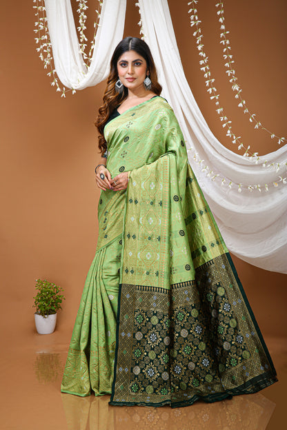 Very charming Soft Silk Saree With Zari Weaving