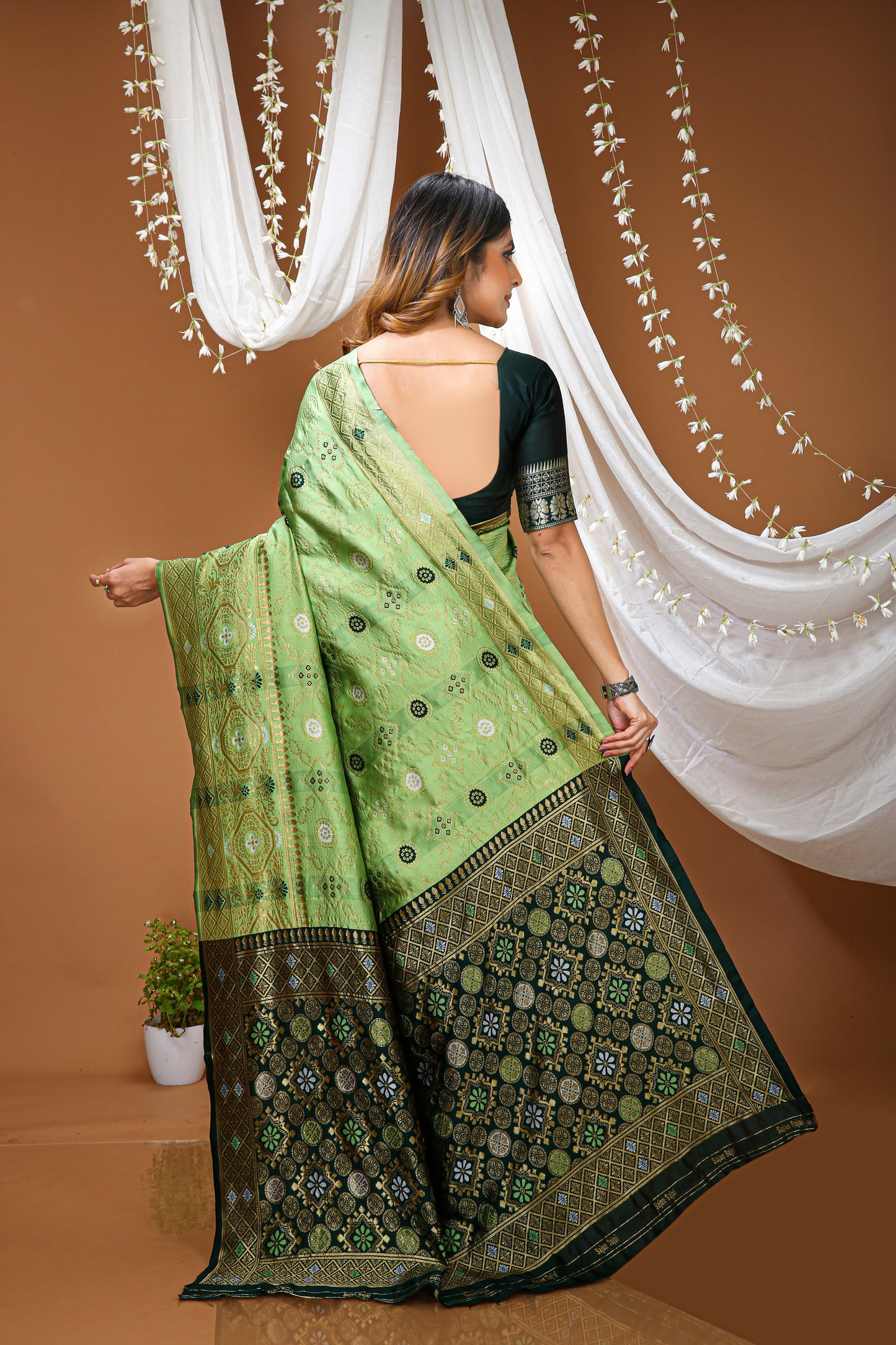 Very charming Soft Silk Saree With Zari Weaving
