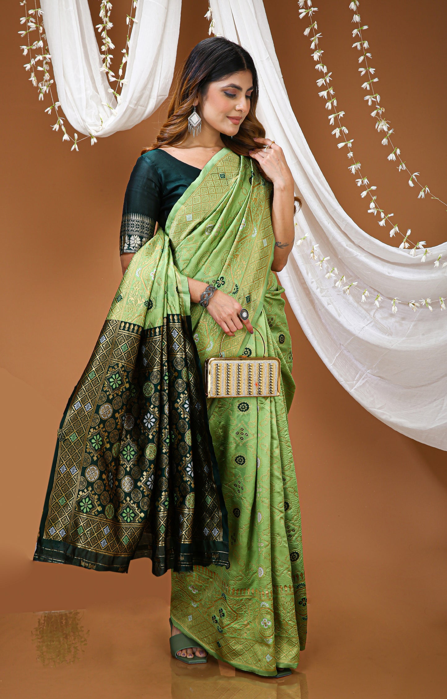 Very charming Soft Silk Saree With Zari Weaving