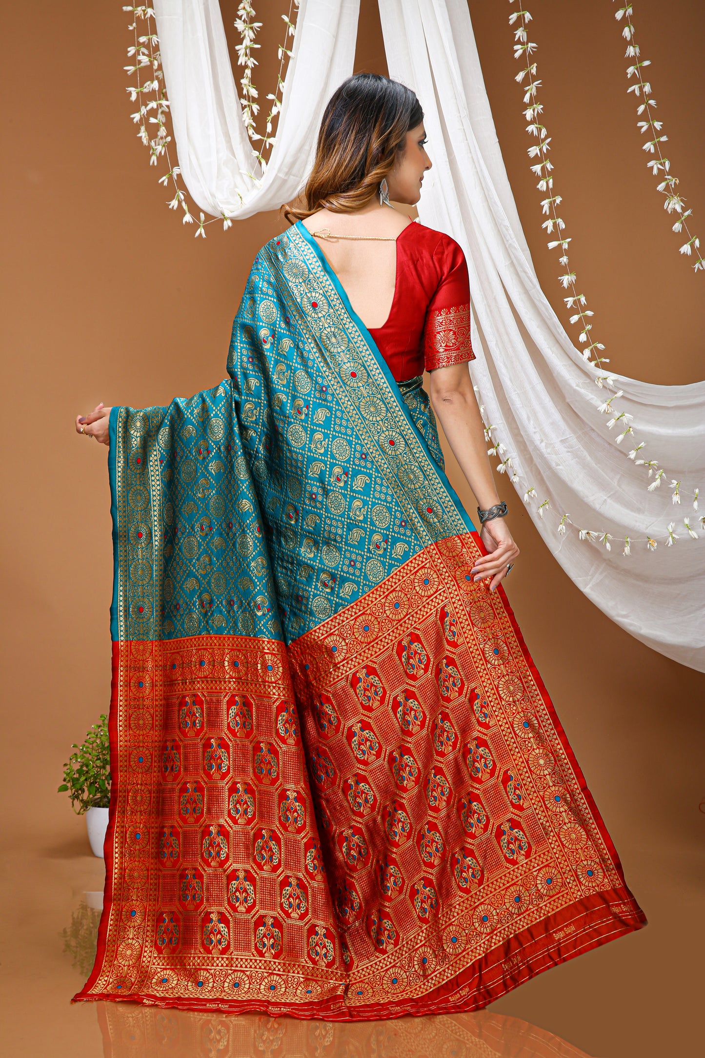 Ravishing Soft Silk Saree With Lovely Blouse Piece