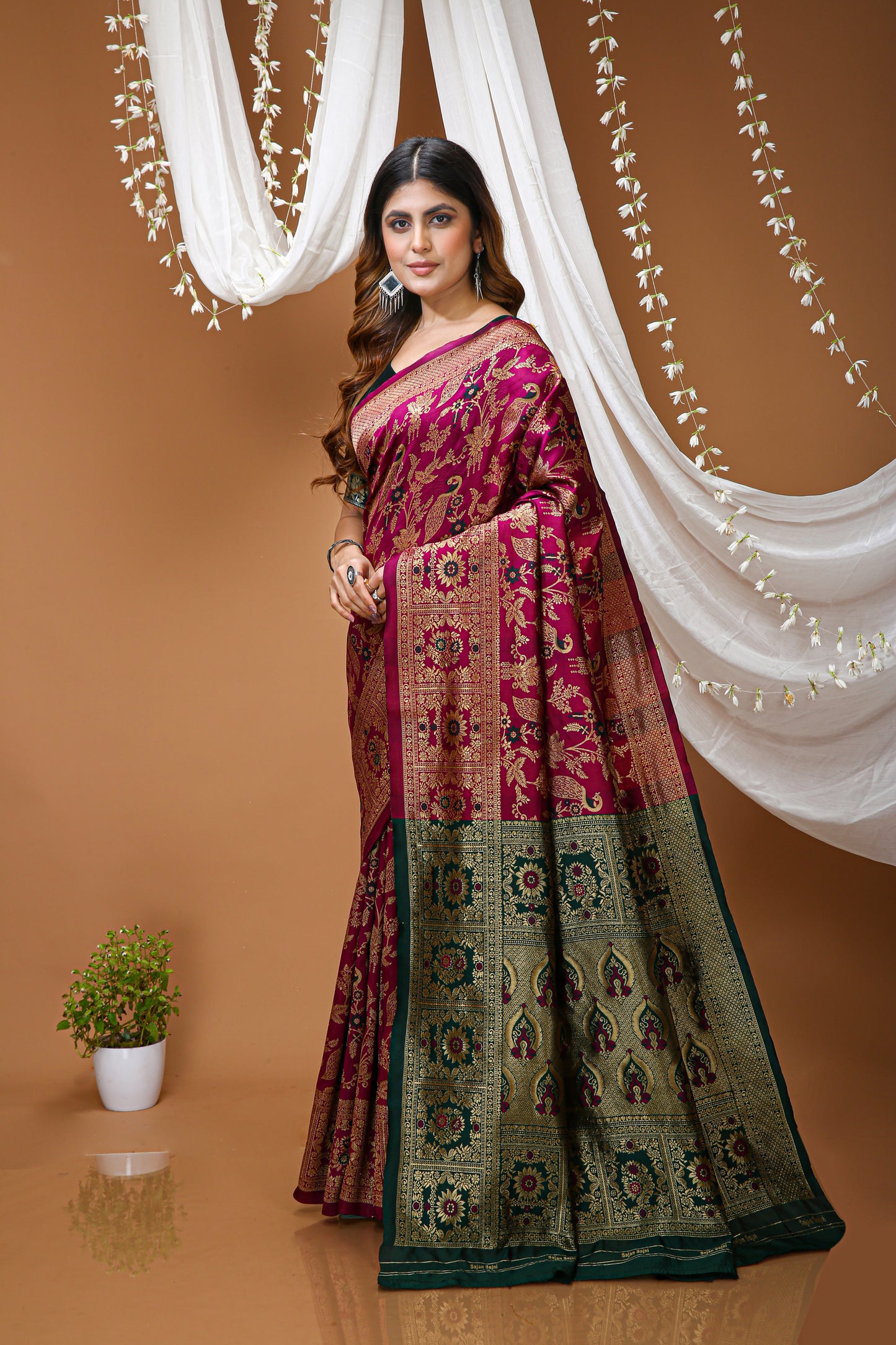 Elegant Zari Weaving Soft Silk Saree With Blouse Piece