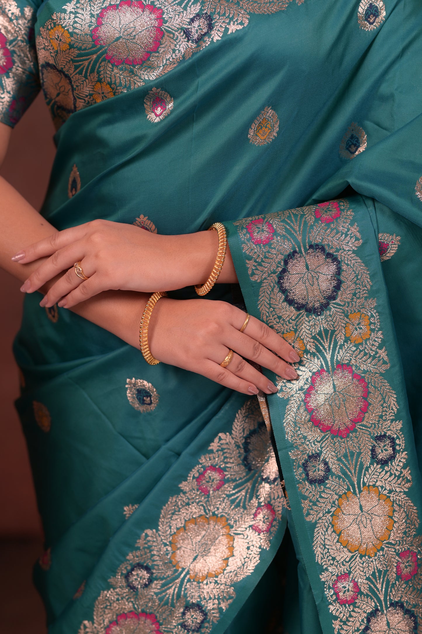 Classic Soft Silk Saree With Zari Weaving & tassels