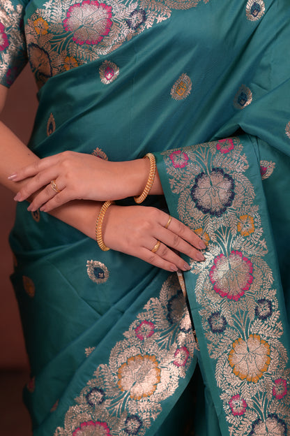 Classic Soft Silk Saree With Zari Weaving & tassels