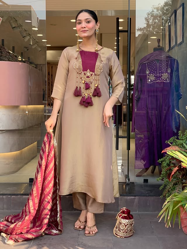 Very Ravishing Soft Silk Embroidery Suit Set