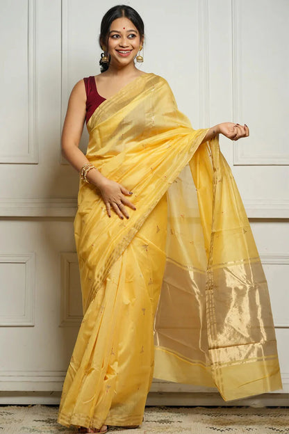 Engaging Yellow Cotton Silk Saree With Stunning Blouse Piece