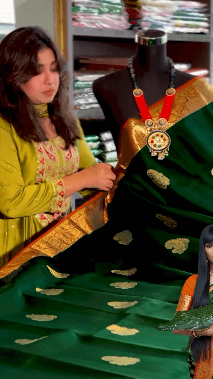 Prepossessing Dark Green Soft Banarasi Silk Saree With Lovely Blouse Piece