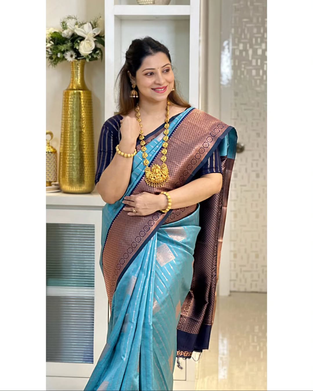 Very Beautiful Banarasi Silk Saree With Adorable Blouse Piece