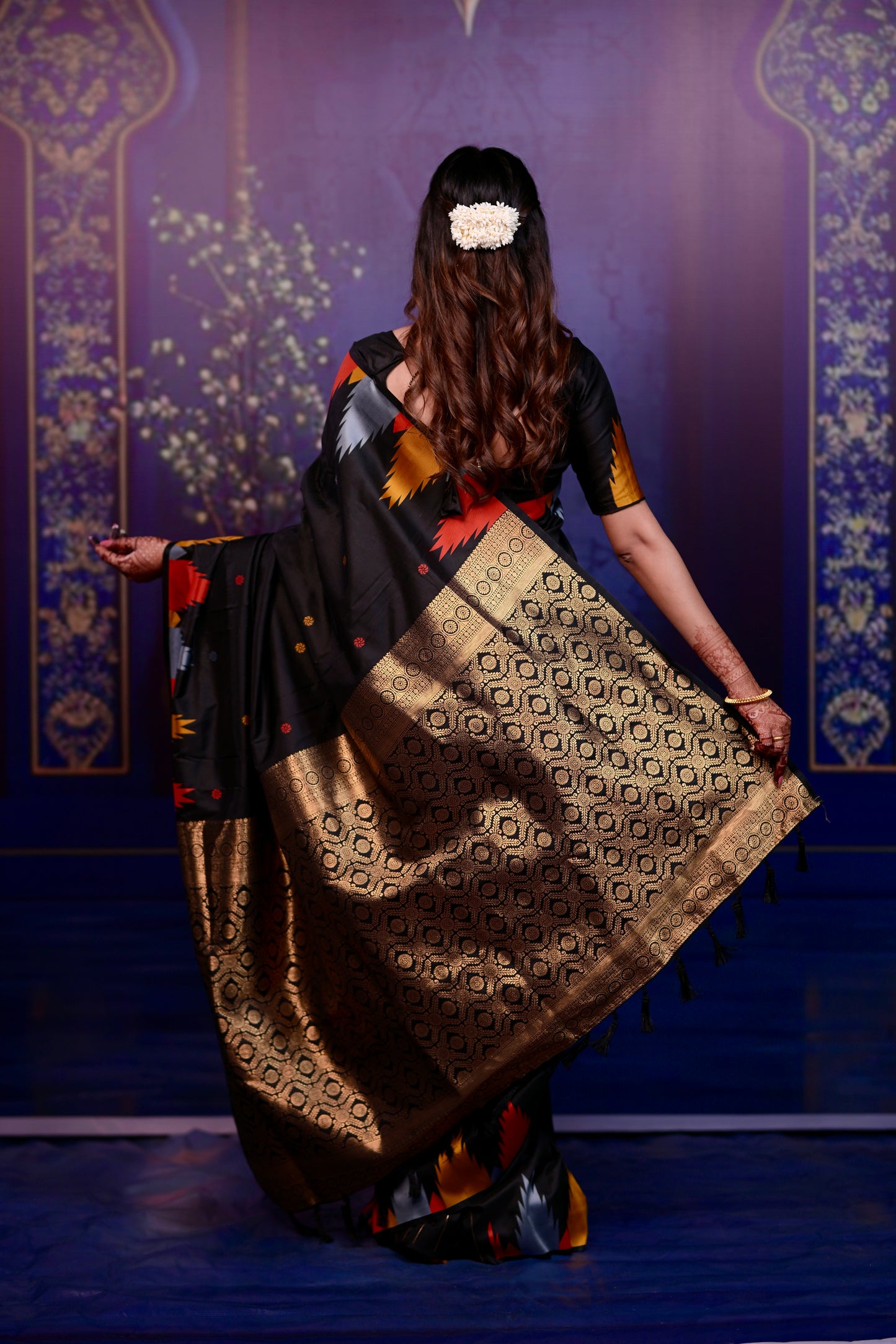 Very Ravishing Soft Silk Saree With Zari Weaving