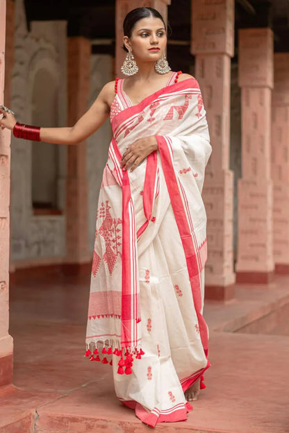 heavenly Off White Cotton Silk Saree With Enamoring Blouse Piece