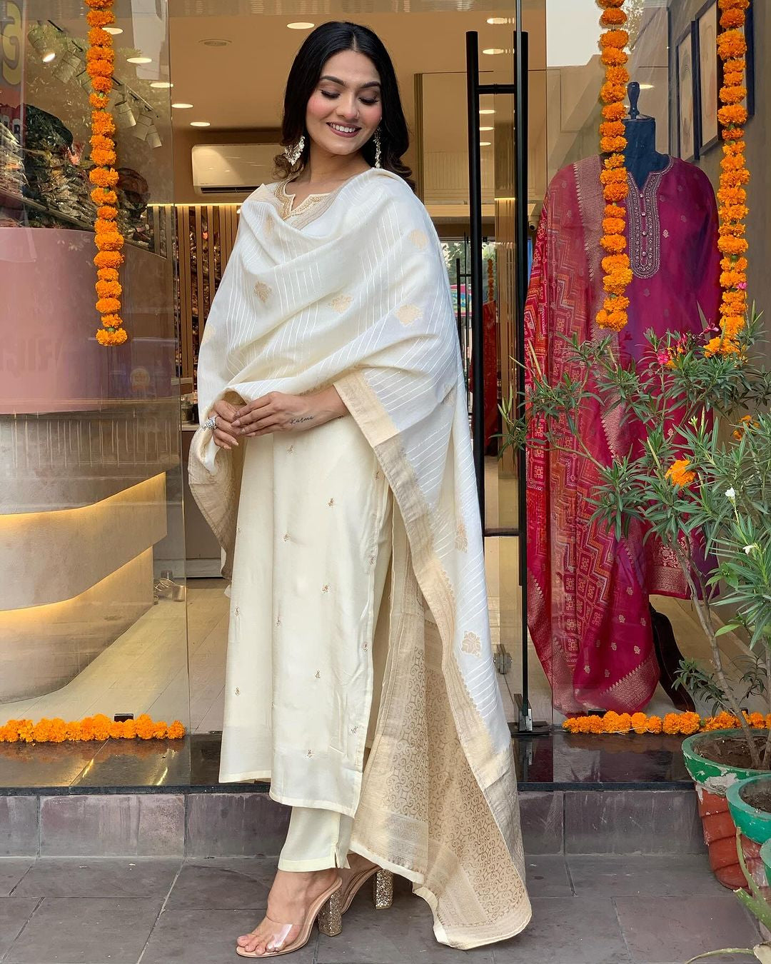 Tremendous White Beautiful Chanderi Viscose Kurta Set