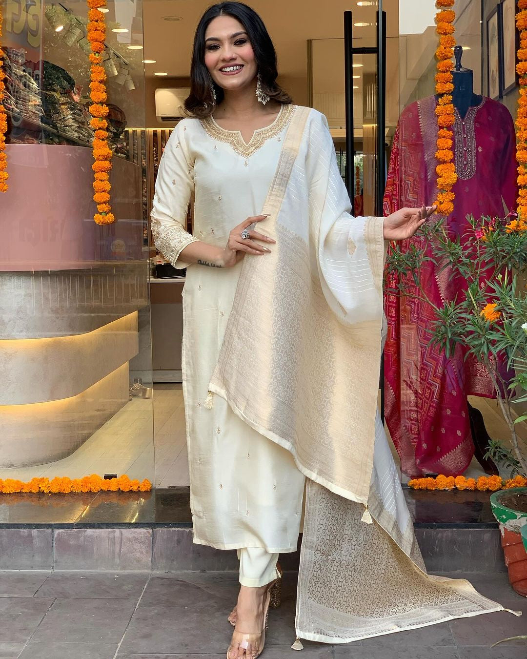 Tremendous White Beautiful Chanderi Viscose Kurta Set