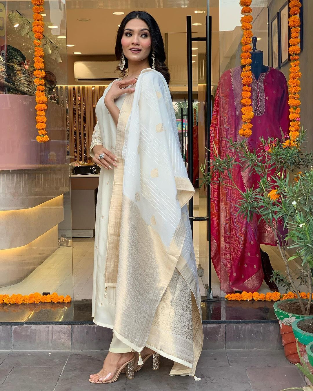 Tremendous White Beautiful Chanderi Viscose Kurta Set