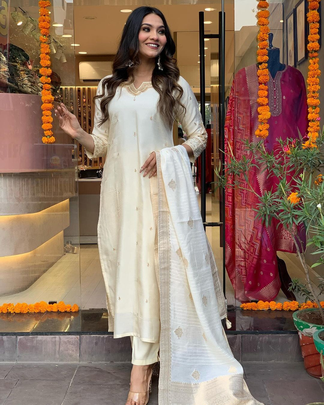 Tremendous White Beautiful Chanderi Viscose Kurta Set