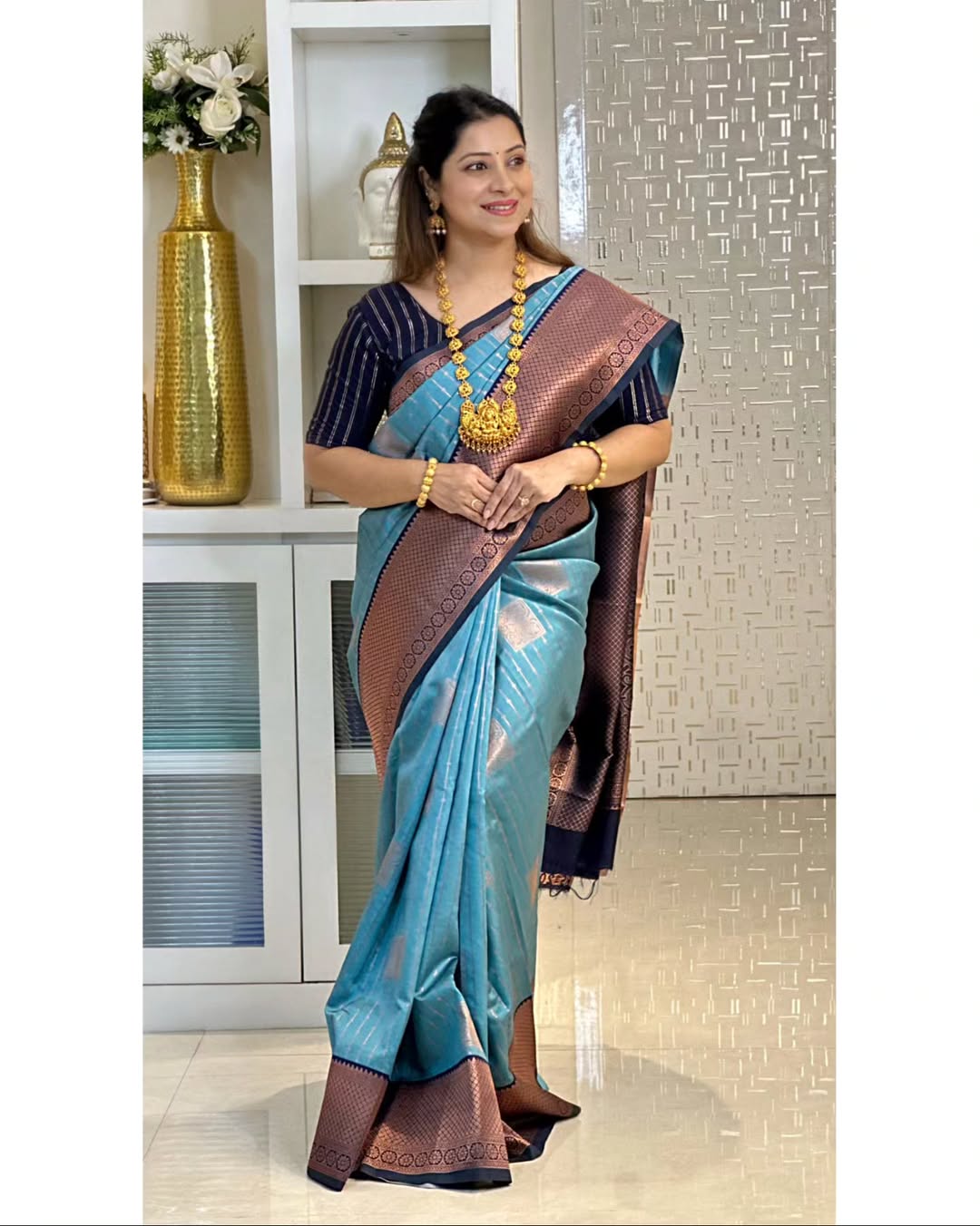 Very Beautiful Banarasi Silk Saree With Adorable Blouse Piece