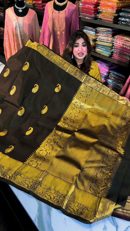 Ravishing Black Soft Banarasi Silk Saree With Glowing Blouse Piece