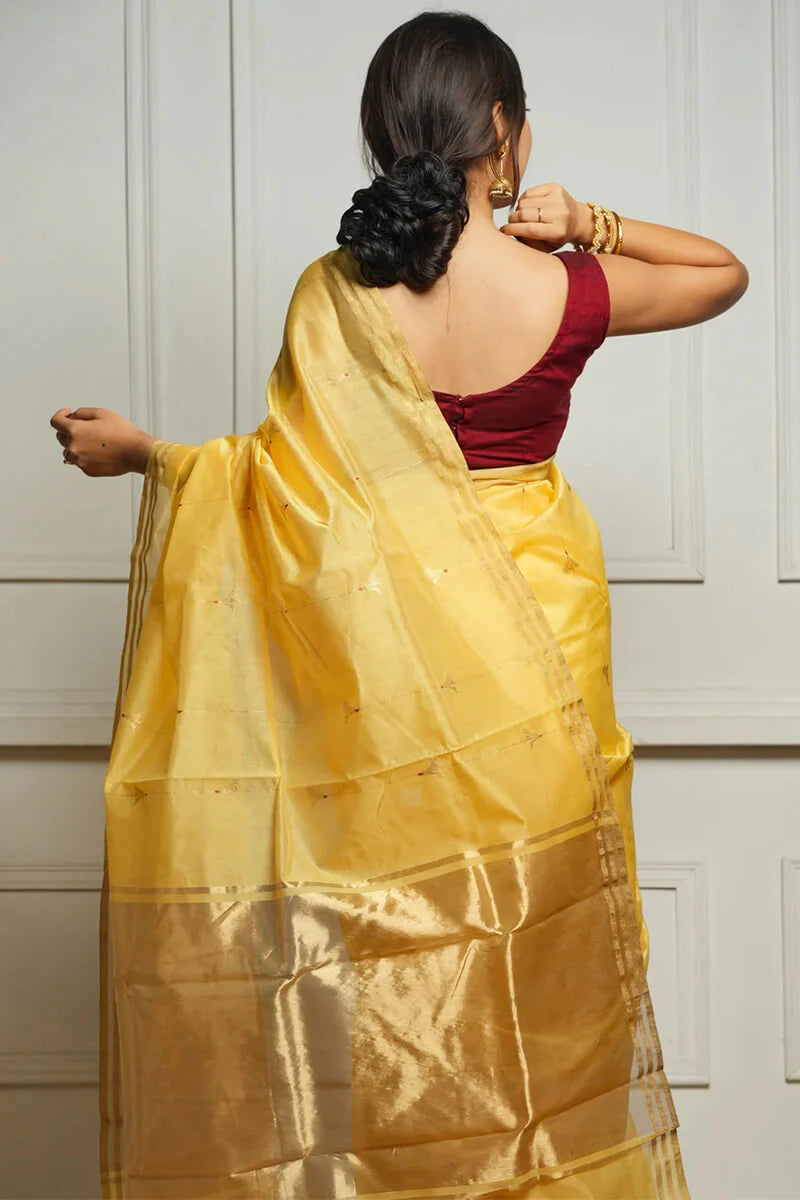 Engaging Yellow Cotton Silk Saree With Stunning Blouse Piece