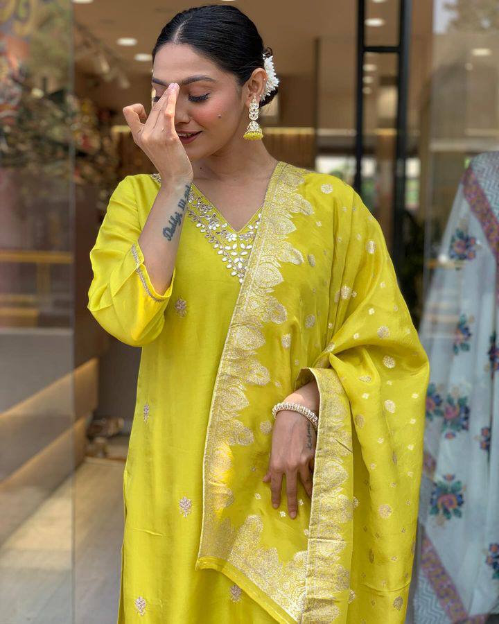 Extraordinary Viscose Chanderi Suit Set With Heavy Jequard Dupatta